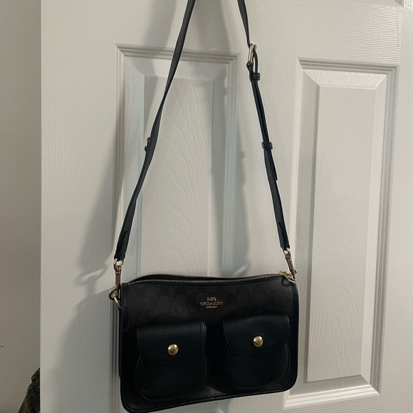 Coach brown signature handbag with gold hardware women/girls